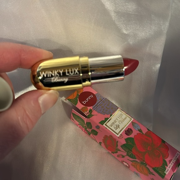 Winky Lux Lip Velour “Bunny” detailed design on case - Picture 5 of 6